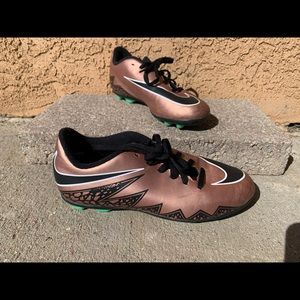 Nike Soccer Cleats HYPERVENOM Bronze Rose Gold  Size 3.5 Youth